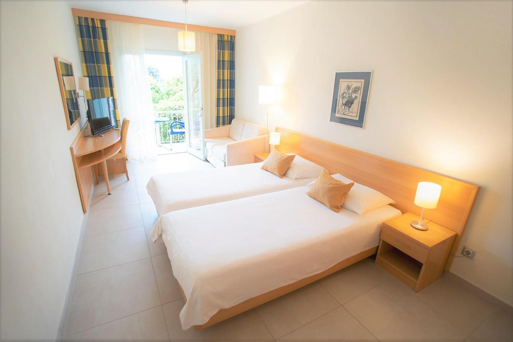 Отель Aminess Vival Casa Velaris Супетар Экстерьер фото