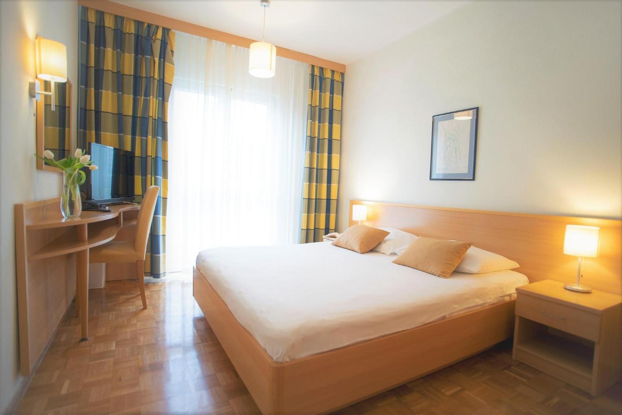 Отель Aminess Vival Casa Velaris Супетар Экстерьер фото