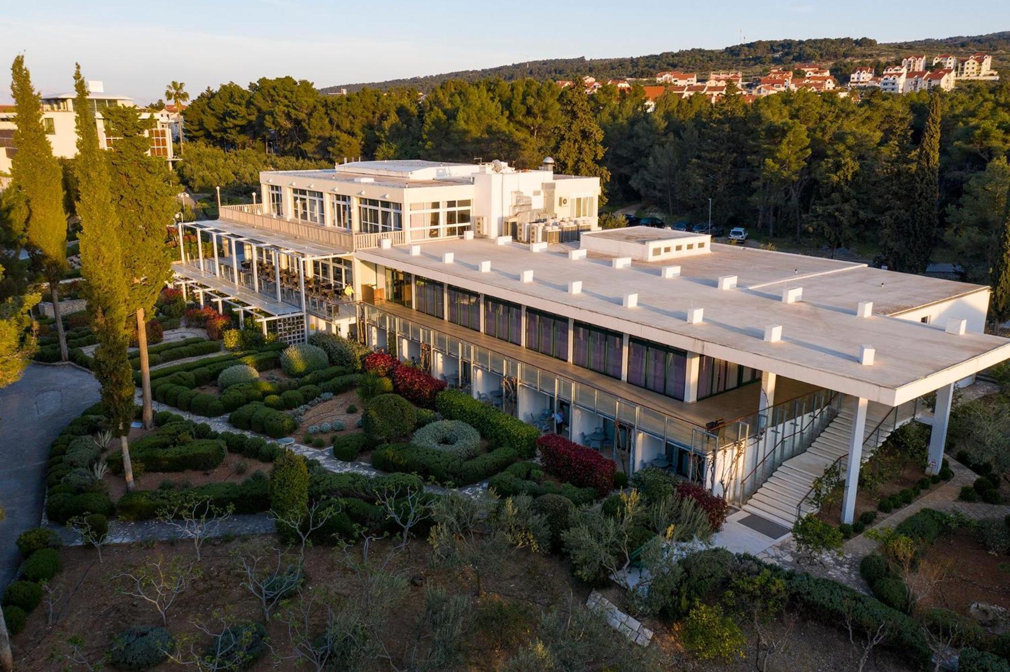 Отель Aminess Vival Casa Velaris Супетар Экстерьер фото