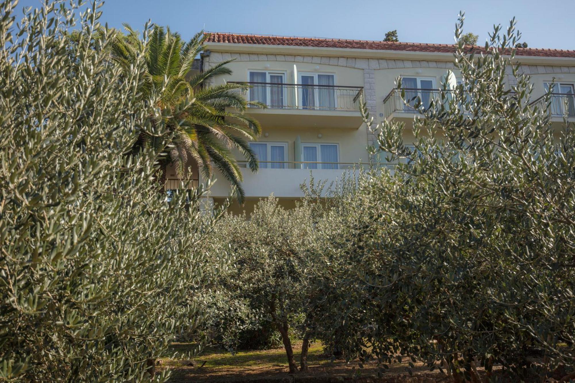 Отель Aminess Vival Casa Velaris Супетар Экстерьер фото