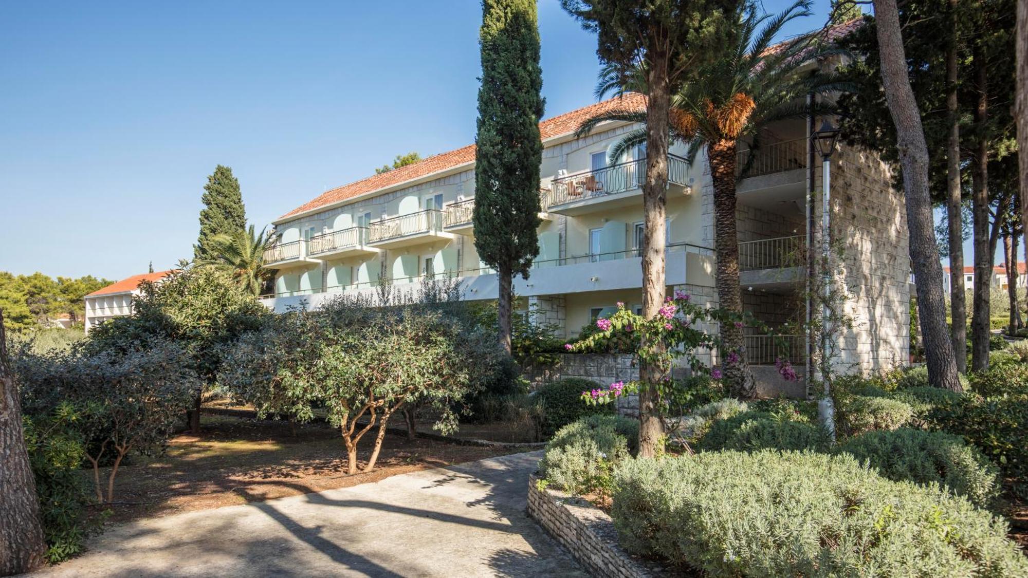 Отель Aminess Vival Casa Velaris Супетар Экстерьер фото