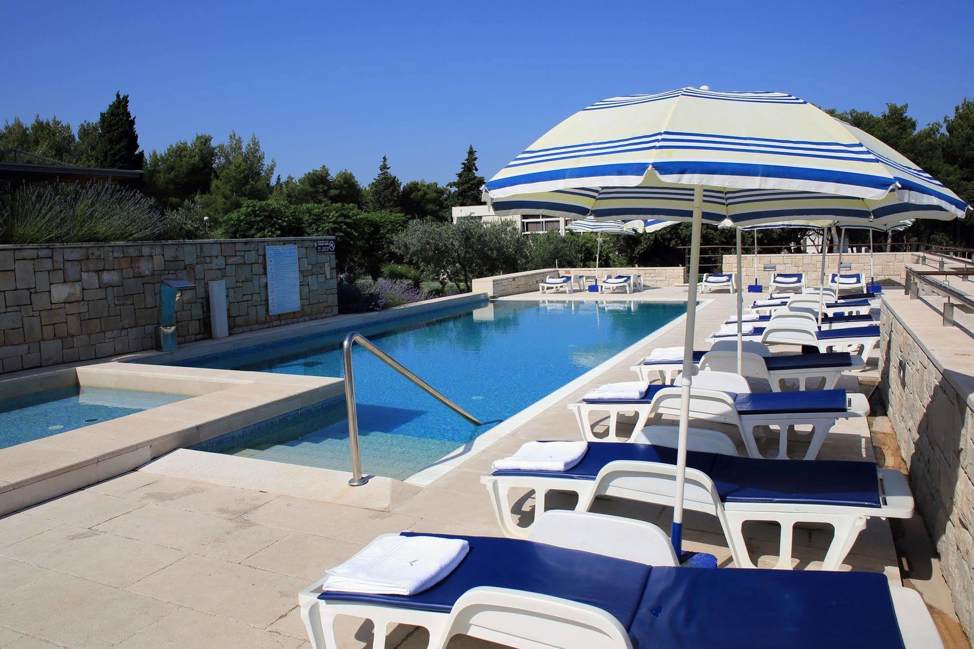 Отель Aminess Vival Casa Velaris Супетар Экстерьер фото